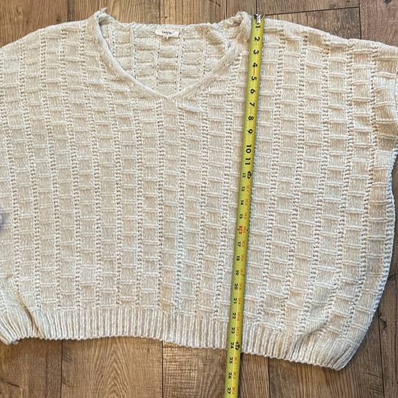 Twenty Ten women’s cream colored sweater size M/L - Picture 4 of 6